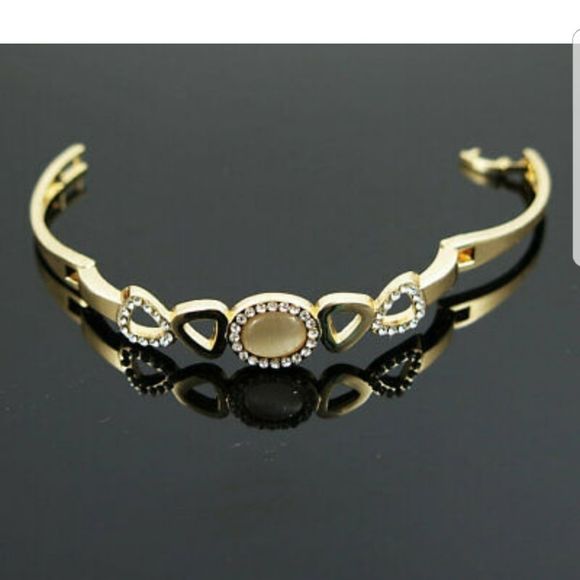 5/50$ Girl's Betsey Johnson Bracelet Host Pick! 💖 - Picture 3 of 3